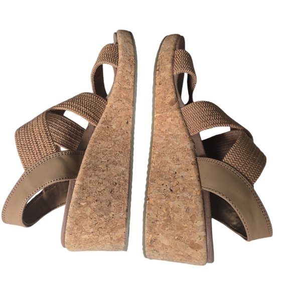 Skechers Women Arch Fit Beverlee Love Stays Wedge Sandal Tan. - Picture 5 of 6